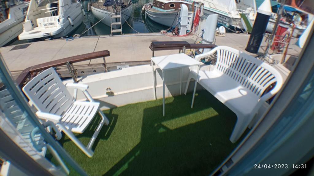 Encantador Barco En Barcelona Sant Adria de Besos Bagian luar foto